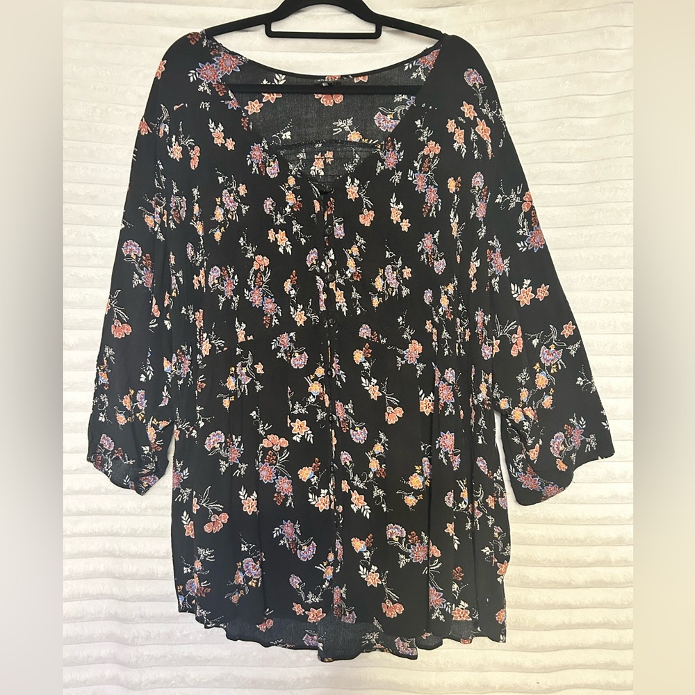 Torrid Black w/ Floral Print Button Down Shirt, Women’s Size 6